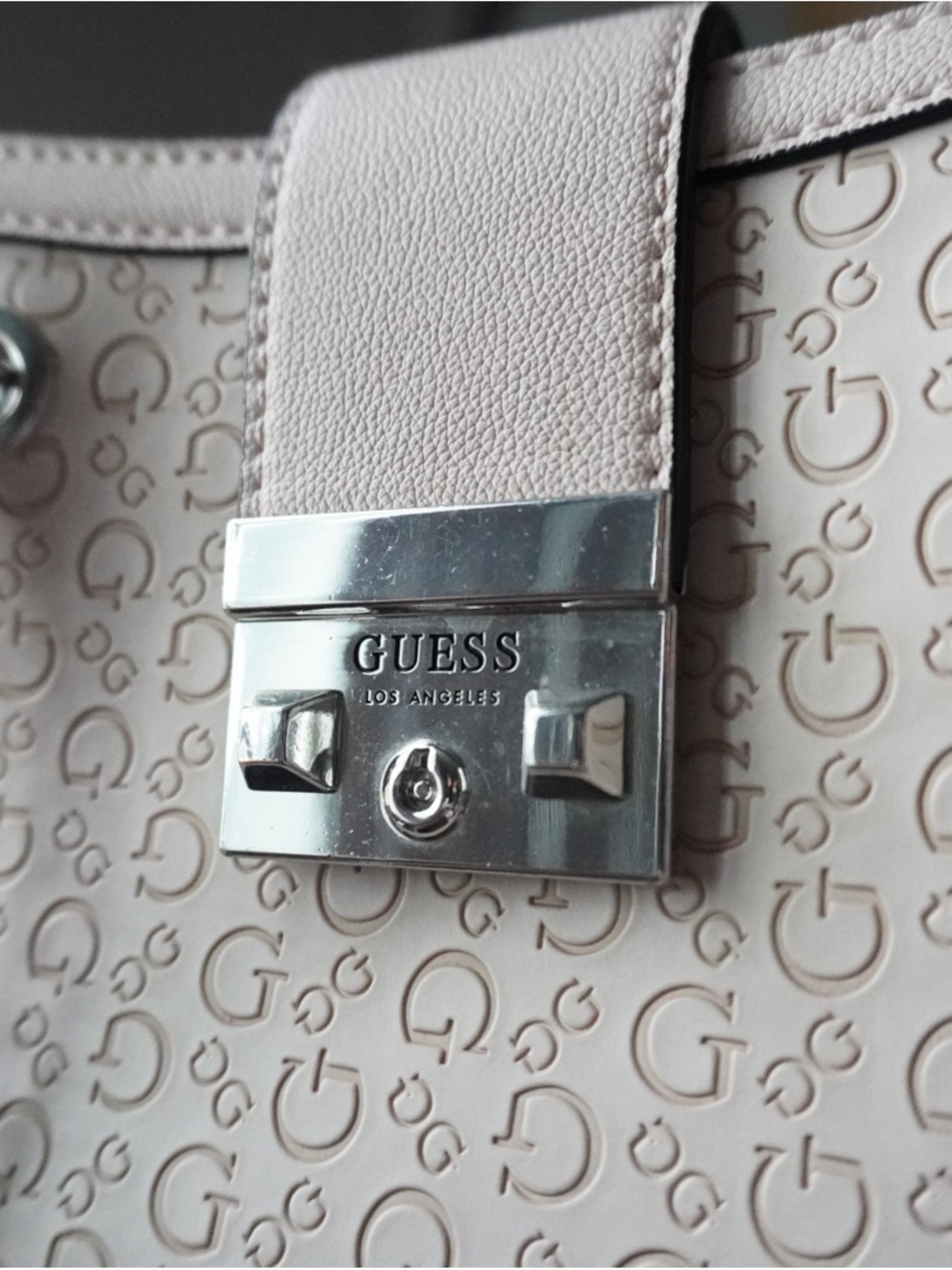 GUESS Cream Pink Logo-Embossed Chain Shoulder Bag with Silver Hardware - Picture 2 of 5